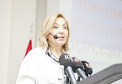 Basın Konseyi Başkanı Pınar Türenç CHP kürsüsünden seslendi: Basın yasası deniyor ama hepinizin sesi bu yasanın içinde boğulacak