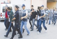 Başkalarına ait çek karneleri ile dolandırdılar 