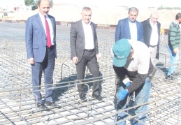 Başkan Doğru kapalı pazar yeri inşaatını inceledi