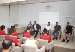 Başkan Futbolcu ve teknik heyetle buluştu