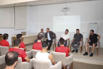 Başkan Futbolcu ve teknik heyetle buluştu