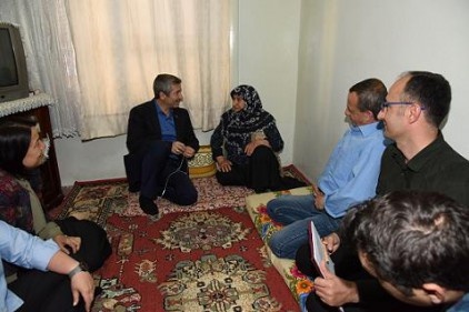 Başkan Tahmazoğlu, aileleri ziyaret etti