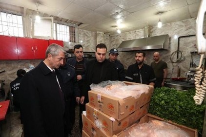 Başkan, zabıta ile esnafı denetledi 