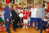 Basketbol Kupasının ödül töreni coşkusu