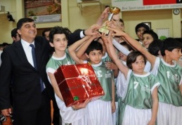Basketbolda kupalar sahibini buldu