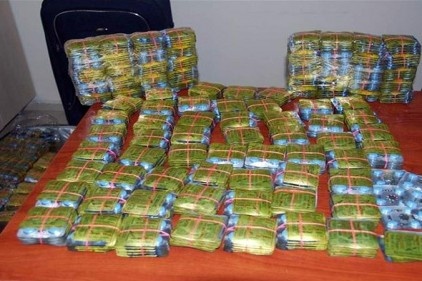 Baskınyapılan evde 16 bin 400 adet cinsel uyarıcı hap bulundu
