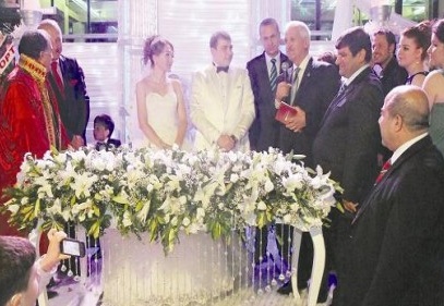 Başkülekçi kızını evlendirdi