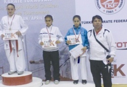 Bayan Karate takımı üçüncü oldu