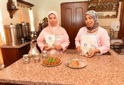 ''Bayat Ekmekle, Yemek, Pasta ve Tatlı Tarifleri"