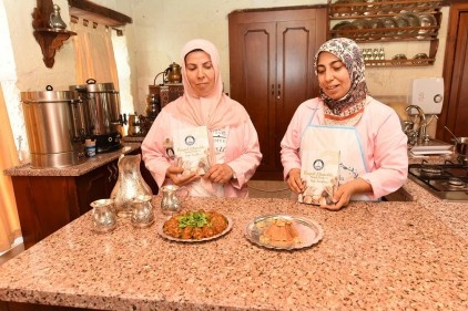 &#039;&#039;Bayat Ekmekle, Yemek, Pasta ve Tatlı Tarifleri"