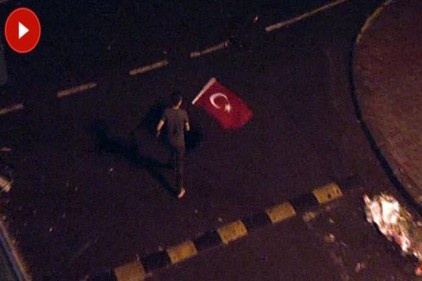 Bayrak sevgisi yağmur tanımadı
