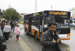 Bayram boyuncca otobüs ve tramvaylar ücretsiz kullanıldı