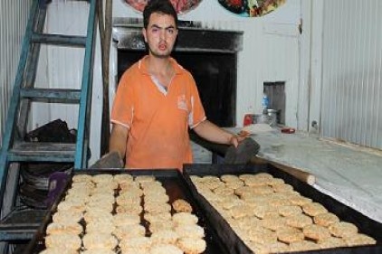 Bayram geleneği kömbe&#8217;nin yapımına başlandı