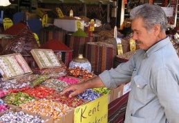 Bayram şekerleri yerini tezgahlarda almaya başladı 