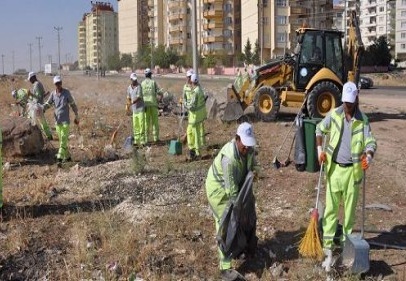 Bayram temizliği Karataş’ta başladı