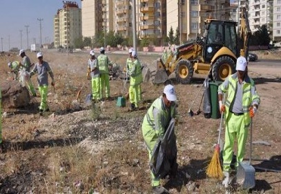 Bayram temizliği Karataş’ta başladı