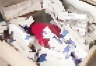 Baza yatağın altından paket paket kaçak sigara çıktı