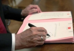 Bazı ABD ürünlerine yüzde 100 ek vergi 