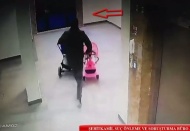 Bebek arabası hırsızlığı güvenlik kamerasına yansıdı