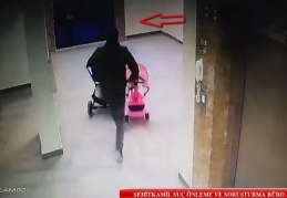 Bebek arabası hırsızlığı güvenlik kamerasına yansıdı