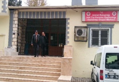 Bebek, buz kalıbı ile birlikte parka bırakıldı 
