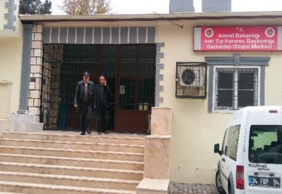 Bebek, buz kalıbı ile birlikte parka bırakıldı 
