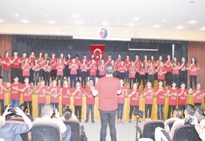 Beden perküsyon ve halk müziği gösterilerini sundular