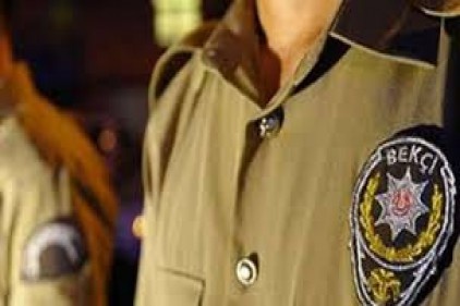 Bekçiler, uyuşturucu satıcılarını yakaladı