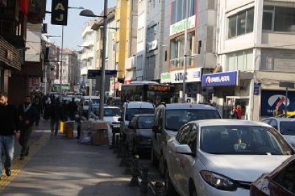 Belediye bazı yollarda parkomat gelirinden fedakarlık etmeli