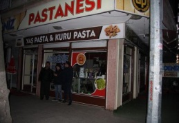 Belediye ekipleri ağaç budadı mahalle karanlığa gömüldü