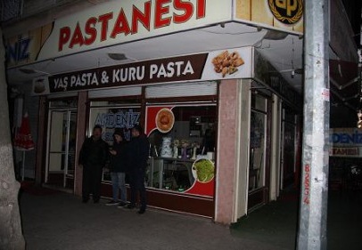 Belediye ekipleri ağaç budadı mahalle karanlığa gömüldü