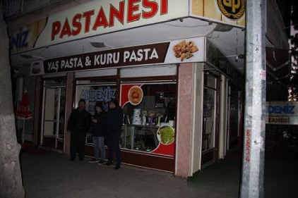 Belediye ekipleri ağaç budadı mahalle karanlığa gömüldü