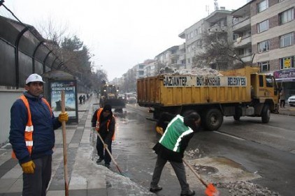 &#8220;Belediye ekipleri kar temizlemeye devam ediyor&#8221;