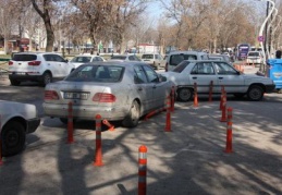 Belediye yapıyor, vatandaş bozuyor