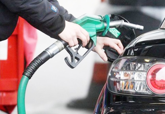 Benzine bu gece dev zam geliyor