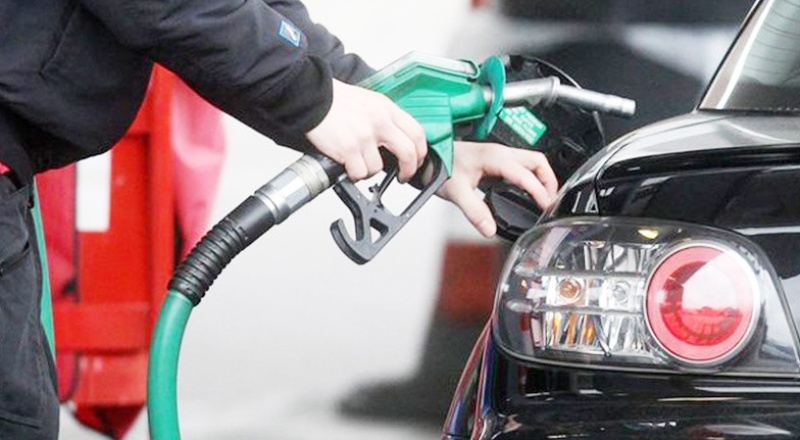 Benzine bu gece dev zam geliyor