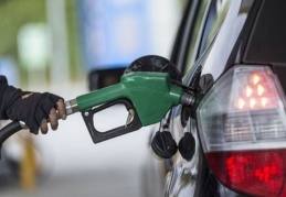 Benzine indirim bekleniyor