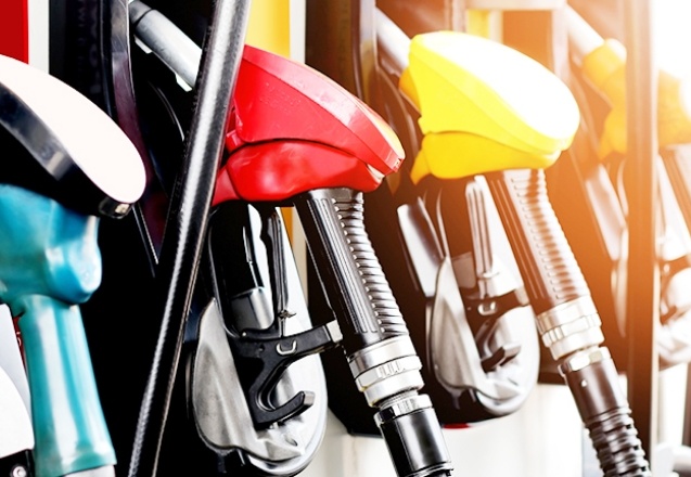 Benzine yeniden 44 kuruş zam
