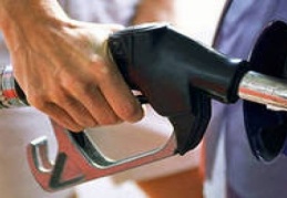Benzine zam enflasyonu azdırır