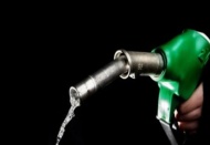 Benzinin pompa fiyatı 2.1 TL, motorinin litre fiyatı da 1.8 TL dolayına gerileyecekti