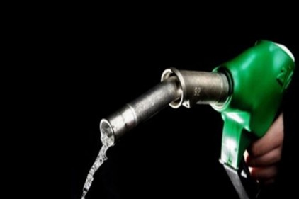 Benzinin pompa fiyatı 2.1 TL, motorinin litre fiyatı da 1.8 TL dolayına gerileyecekti