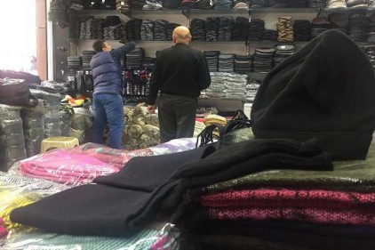 Bere, atkı ve eldivenler, tezgahlardaki yerini aldı