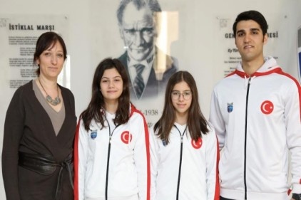 Beril Öztürk 100 ve 200 metre kurbağalama stilinde üç Türkiye birinciliği kazandı
