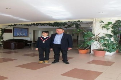 Berk İyikesici düzenli ve disiplinli çalışması ile başarılara ima atıyor