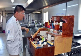 Beş parmağından 10 marifet pasta ustası tek koluyla Avrupa yolunda