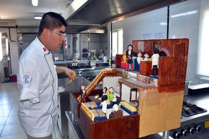 Beş parmağından 10 marifet pasta ustası tek koluyla Avrupa yolunda