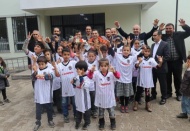 Beşiktaş, 50 öğrenciye forma gönderdi