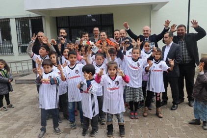 Beşiktaş, 50 öğrenciye forma gönderdi