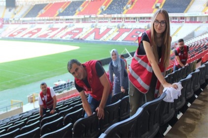 Beşiktaş maçı öncesi stad temizlendi 