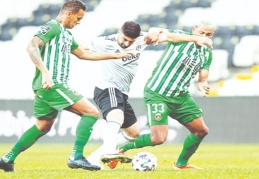 Beşiktaş ve Alanyaspor, UEFA Avrupa Ligi'ne veda etti